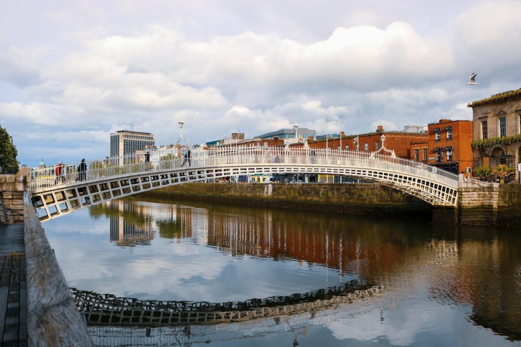 Dublin bridge luggage storage